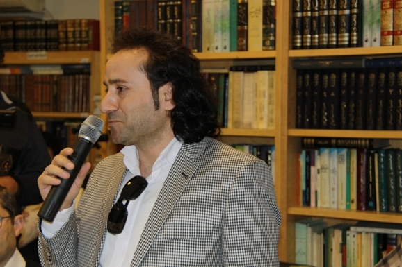 دکتر کامران بزکورت (استاد دانشگاه در رشته زبان و ادبیات فارسی از ترکیه)