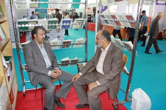 از راست: علی میرافضلی مصحح و پژوهشگر و اکبر ایرانی، مدیرعامل مرکز پژوهشی میراث مکتوب 