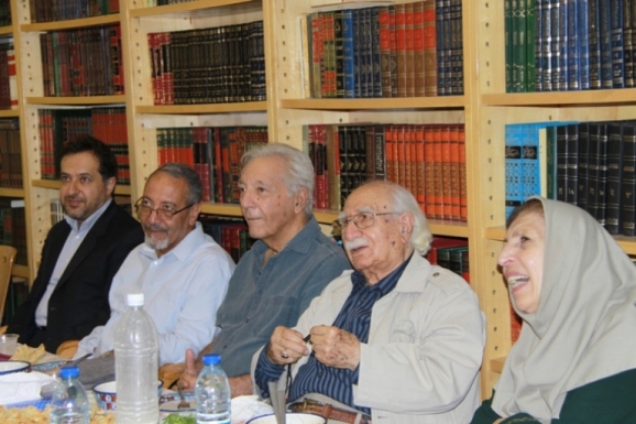 از راست: ژاله آموزگار، فتح الله مجتبایی، آذرتاش آذرنوش، محمود جعفری دهقی و مرتضی کریمی نیا 