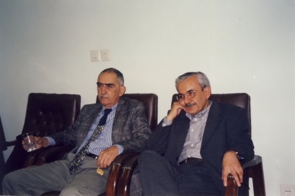 از سمت راست دکتر حسین معصومی همدانی و استاد ایرج افشار